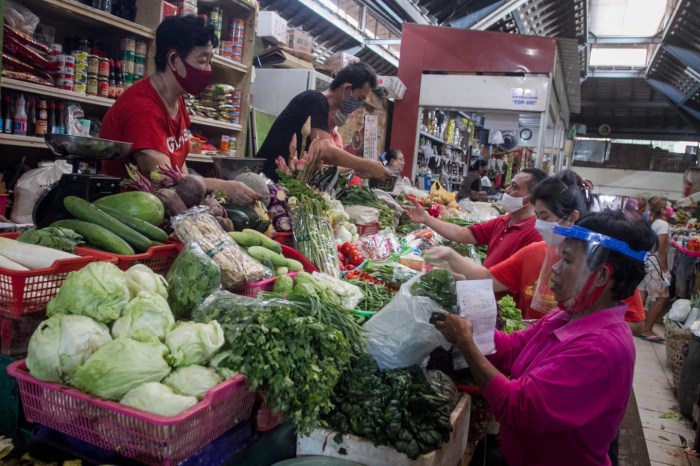 Bagaimana inflasi akan mempengaruhi daya beli masyarakat Indonesia tahun depan?