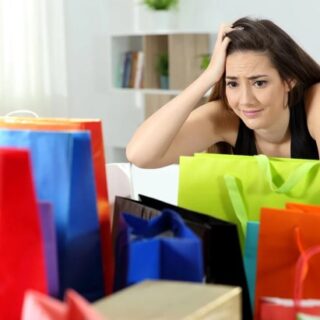 Solusi mengatasi kecanduan belanja online dan doom spending