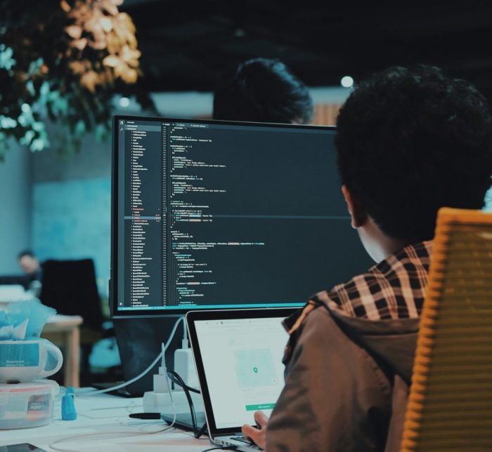 Mencari proyek freelance programmer bagi fresh graduate IT