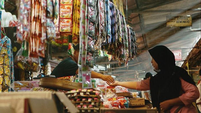 Strategi bisnis ritel menghadapi fluktuasi suku bunga Bank Indonesia