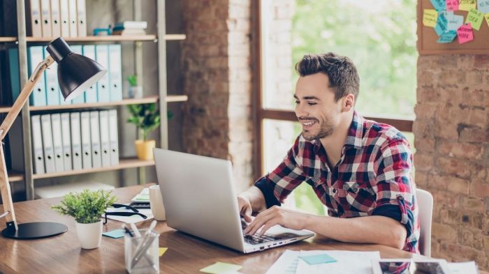 Cari kerja freelance online untuk fresh graduate ekonomi