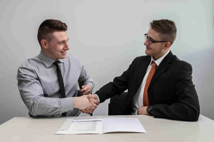 Tips negosiasi harga freelance untuk fresh graduate pemula
