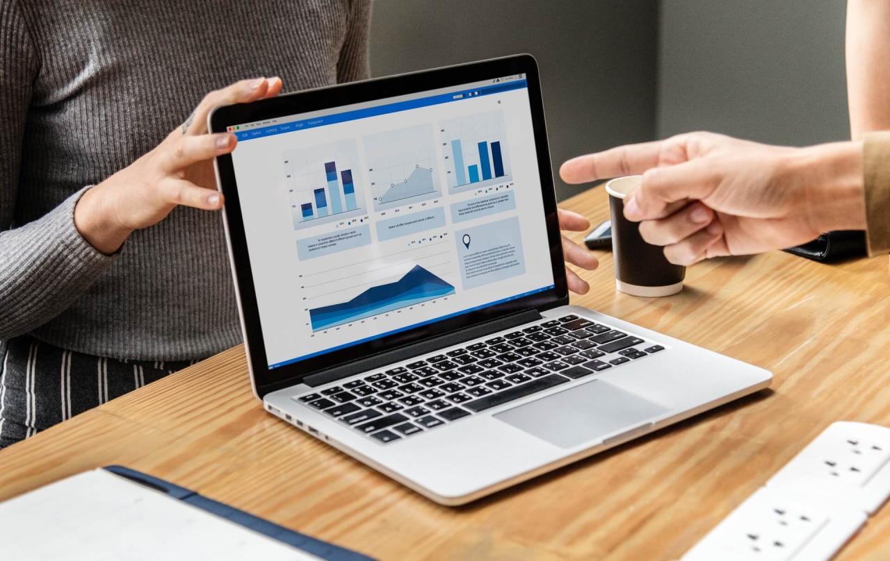 Mengatasi tantangan dan hambatan dalam mengembangkan bisnis online di Indonesia