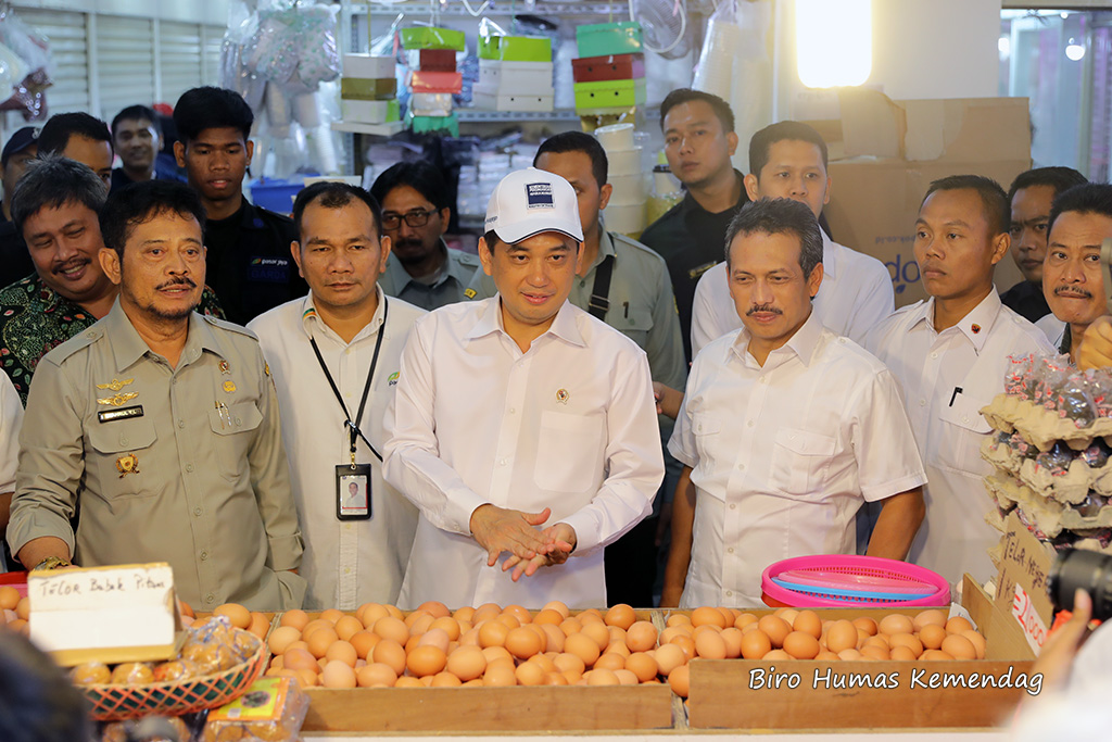 Strategi pemerintah mengatasi gejolak inflasi bahan pokok di Indonesia tahun ini.