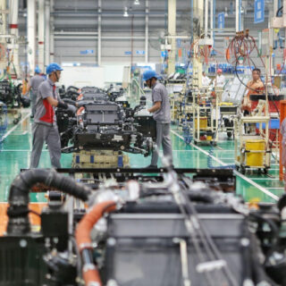 Analisis laporan keuangan perusahaan manufaktur di Indonesia