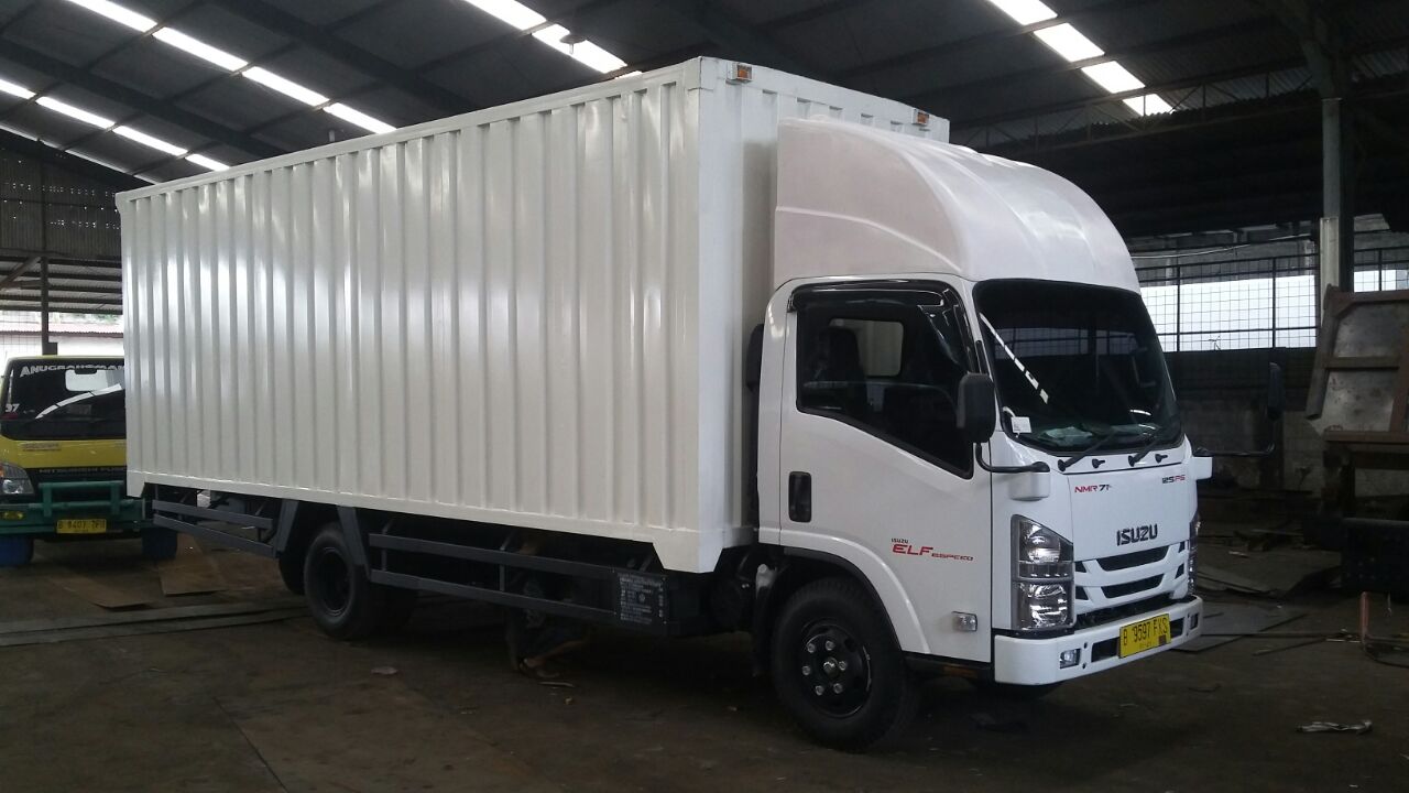 Paket kredit Isuzu NMR 71 dengan DP rendah dan tenor panjang