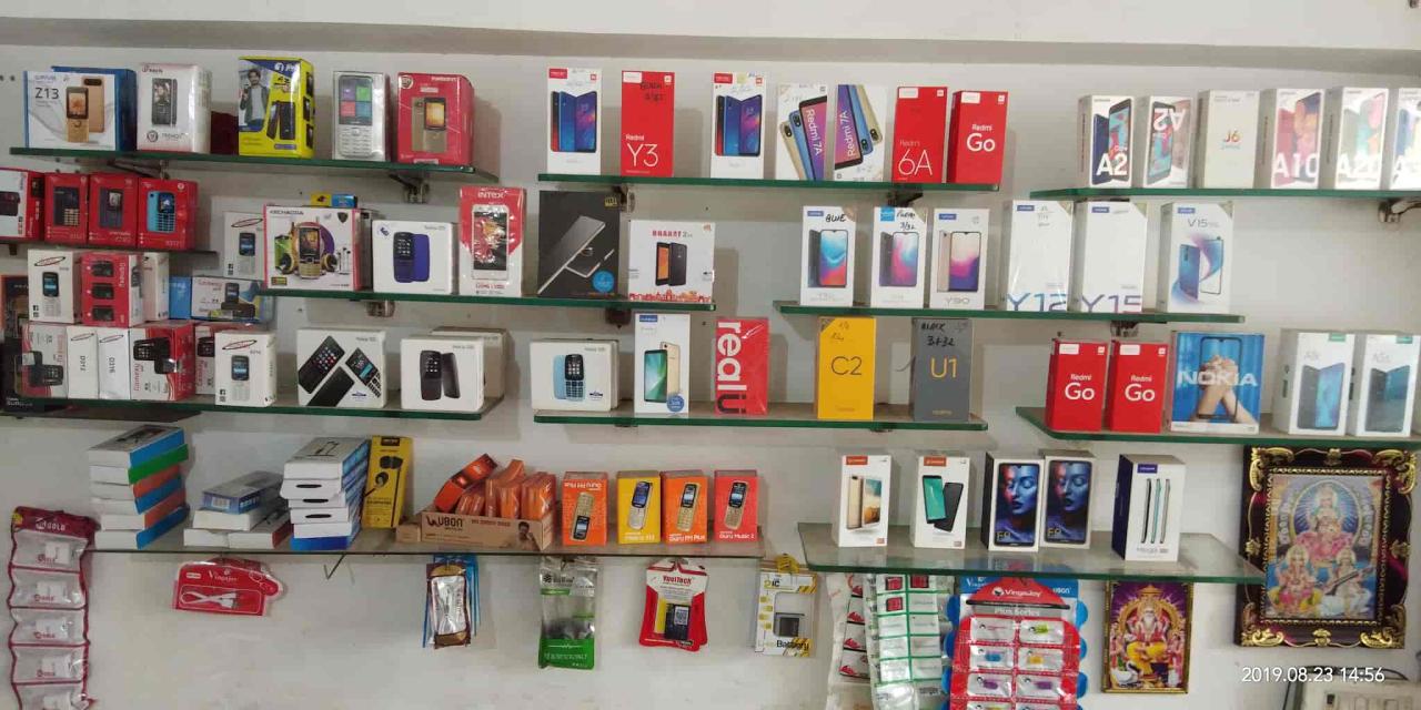 Lokasi toko ponsel terdekat yang menjual merek tertentu